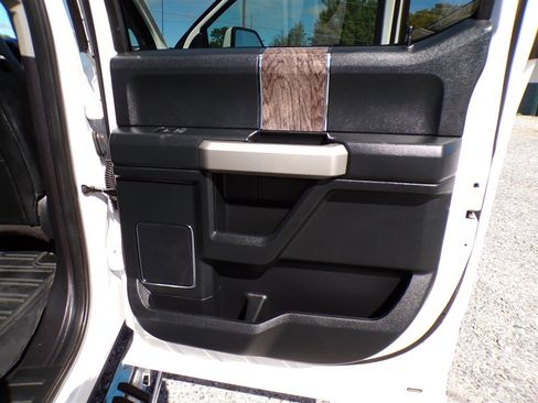 Used 2019 Ford F250 Lariat w/ Lariat Value Package image 27