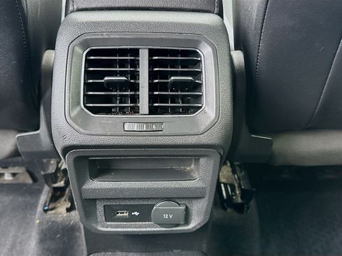 Used 2018 Volkswagen Tiguan SE FWD image 16
