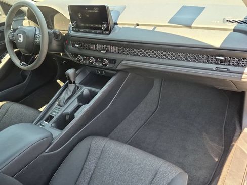 Used 2025 Honda Accord SE image 31