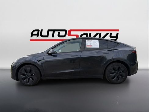 Used 2025 Tesla Model Y Long Range RWD image 8