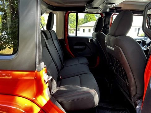 Used 2018 Jeep Wrangler Unlimited Rubicon w/ Safety Group image 24