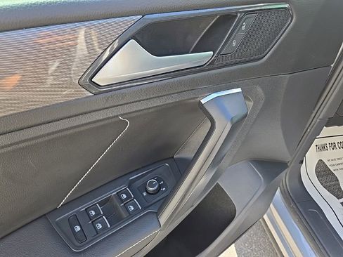 Used 2023 Volkswagen Tiguan SE w/ Panoramic Sunroof Package FWD image 18