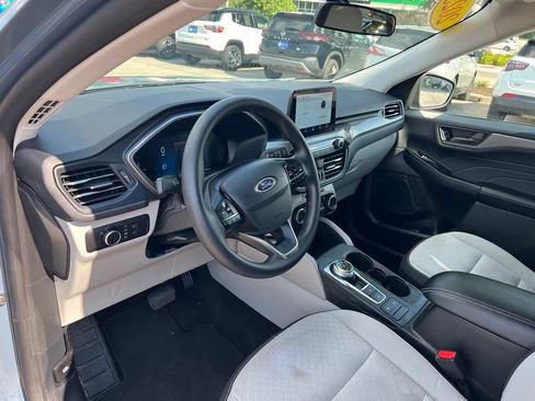Used 2025 Ford Escape Active AWD/4WD image 18