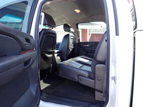 Used 2009 GMC Sierra 1500 SLT w/ White Diamond Edition image 8