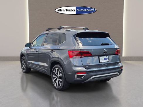 Used 2022 Volkswagen Taos SE w/ Panoramic Sunroof Package AWD/4WD image 7