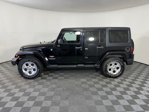 Used 2013 Jeep Wrangler Unlimited Sahara w/ Connectivity Group AWD/4WD image 2