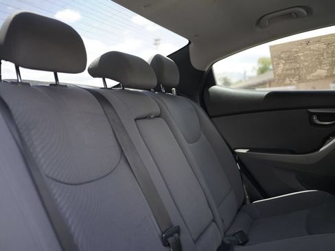 Used 2014 Hyundai Elantra SE w/ Option Group 02 FWD image 13