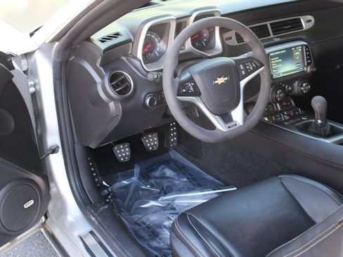 Used 2013 Chevrolet Camaro SS w/ SS Performance Package RWD image 7