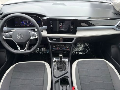 New 2026 Volkswagen Taos SE image 26