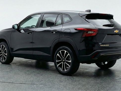 Used 2025 Chevrolet TrailBlazer LT FWD image 6