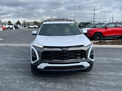 New 2026 Chevrolet Equinox ACTIV w/ Convenience Package III AWD/4WD image 10