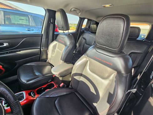 Used 2022 Jeep Renegade Trailhawk AWD/4WD image 21