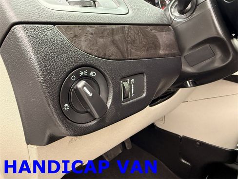 Used 2019 Dodge Grand Caravan SE image 17