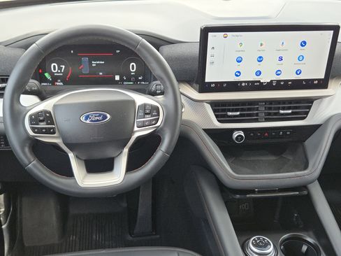 Used 2025 Ford Explorer Active w/ Active Comfort Package RWD image 24