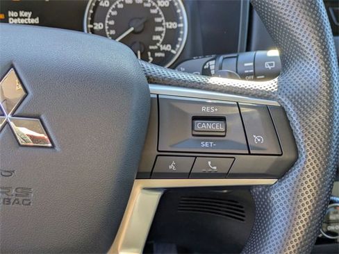 New 2025 Mitsubishi Outlander ES image 17