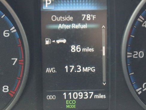 Used 2017 Toyota RAV4 LE image 4