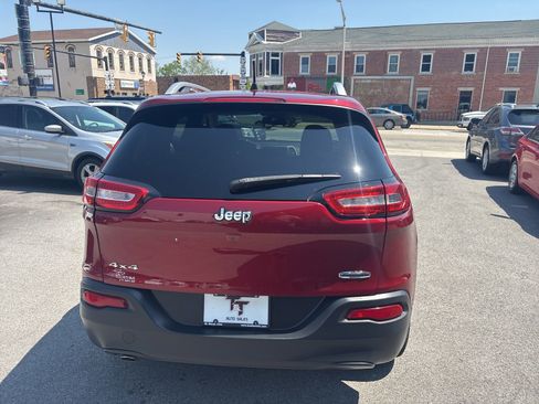 Used 2016 Jeep Cherokee Latitude w/ Cold Weather Group AWD/4WD image 4