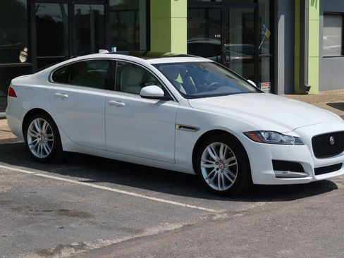 Used 2017 Jaguar XF Prestige image 4