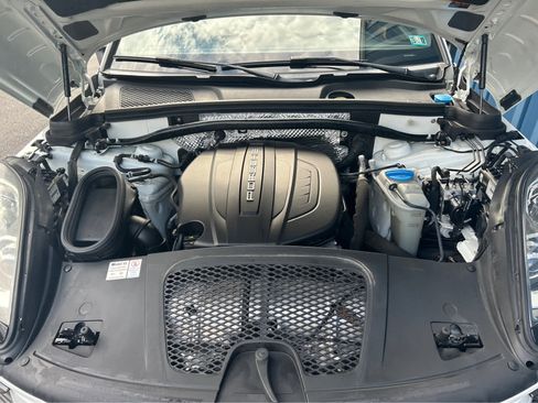 Used 2018 Porsche Macan image 6