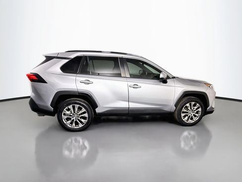 Used 2019 Toyota RAV4 XLE Premium FWD image 11