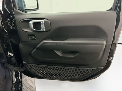 Used 2023 Jeep Wrangler Sahara image 33