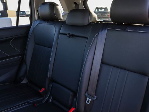 Used 2022 Volkswagen Tiguan SE w/ Panoramic Sunroof Package image 19