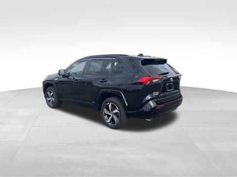 Used 2021 Toyota RAV4 SE w/ Weather & Moonroof Package image 4