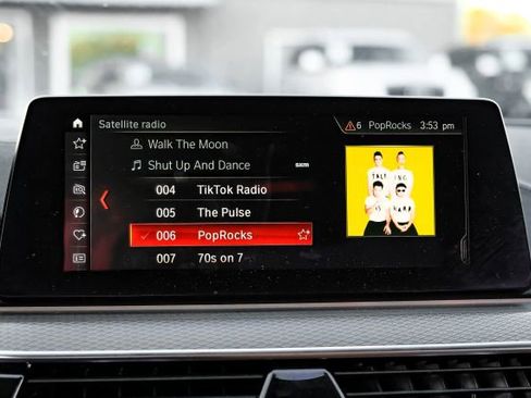 Used 2018 BMW M550i xDrive image 38