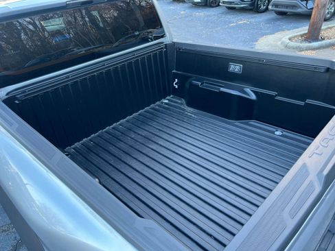 Used 2025 Toyota Tacoma TRD Off-Road image 24