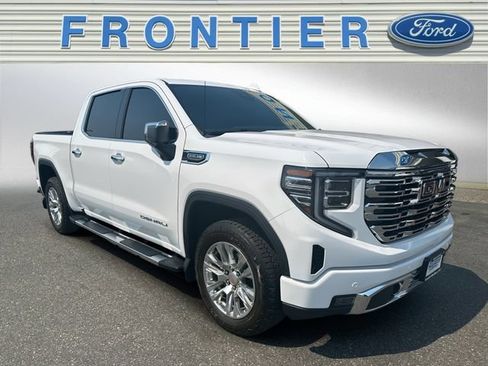 Used 2024 GMC Sierra 1500 Denali w/ Technology Package AWD/4WD image 8