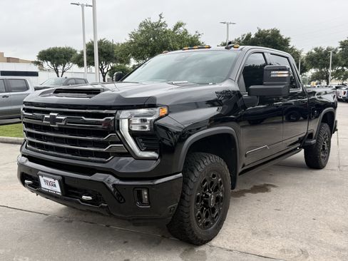 Used 2024 Chevrolet Silverado 2500 High Country w/ High Country Premium Package AWD/4WD image 9