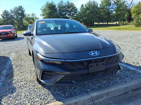 Used 2024 Hyundai Elantra SEL FWD image 11