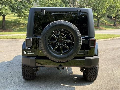 Used 2017 Jeep Wrangler Unlimited Sahara AWD/4WD image 5