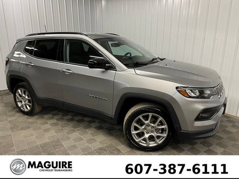 Used 2022 Jeep Compass Latitude AWD/4WD image 1