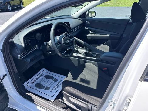 Used 2025 Hyundai Elantra SEL FWD image 5