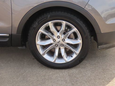 Used 2014 Ford Explorer Limited w/ Equipment Group 301A FWD image 9