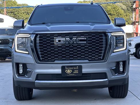 Used 2024 GMC Yukon XL Denali Ultimate AWD/4WD image 2