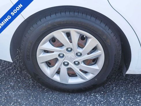Used 2019 Hyundai Elantra SE w/ Cargo Package image 11