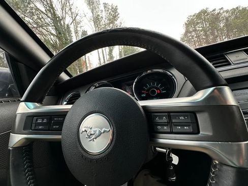 Used 2013 Ford Mustang Coupe RWD image 17