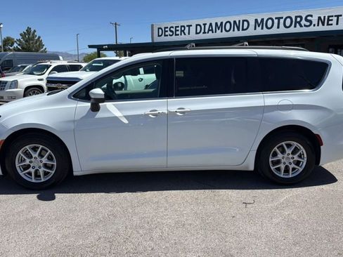 Used 2020 Chrysler Voyager Lxi image 3