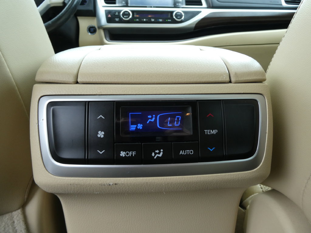 Used 2015 Toyota Highlander Limited AWD/4WD image 21