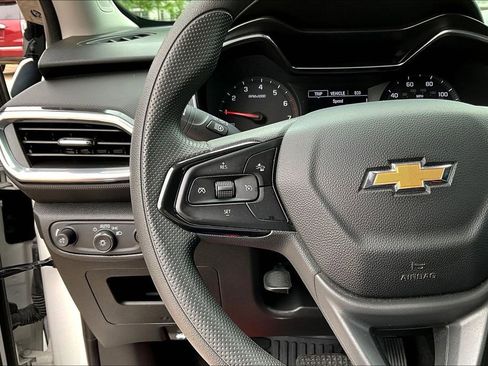 Used 2023 Chevrolet TrailBlazer LT w/ Convenience Package FWD image 12