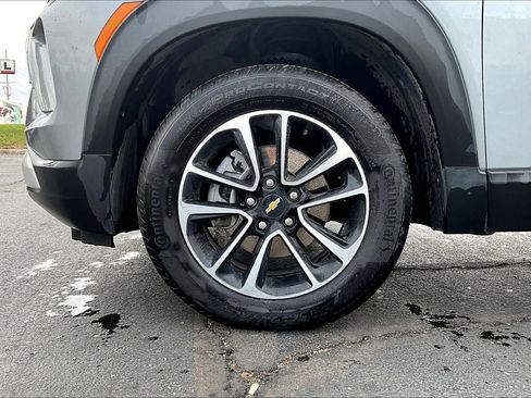 Used 2025 Chevrolet TrailBlazer LT image 2