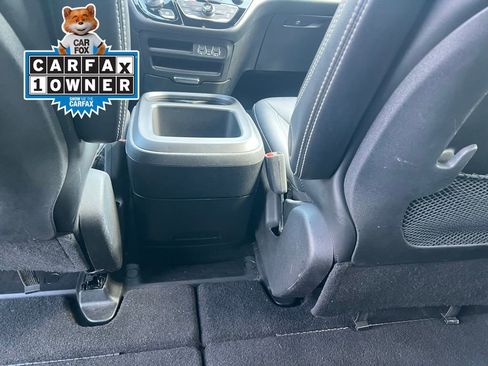 Used 2025 Chrysler Pacifica Select FWD image 18