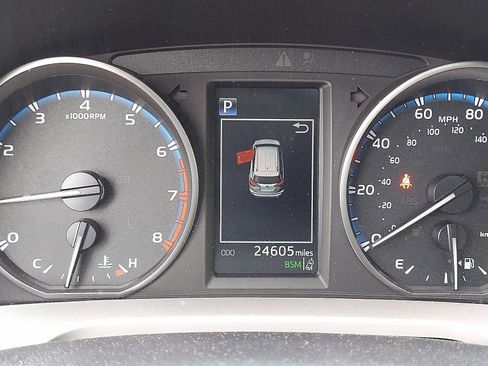 Used 2018 Toyota RAV4 XLE image 20