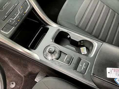 Used 2020 Ford Fusion SE image 15