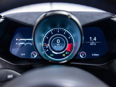 Used 2020 Aston Martin V8 Vantage Coupe image 38