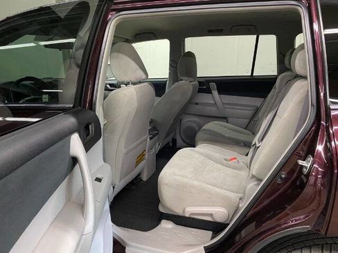 Used 2012 Toyota Highlander FWD w/ Tech Pkg image 13