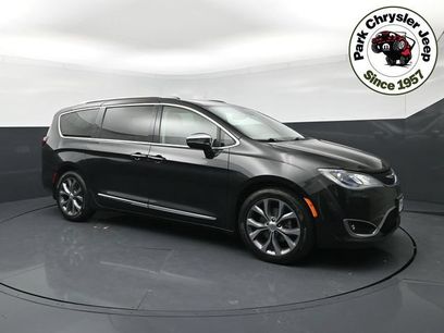 Used 2020 Chrysler Pacifica Limited w/ Tire & Wheel Group