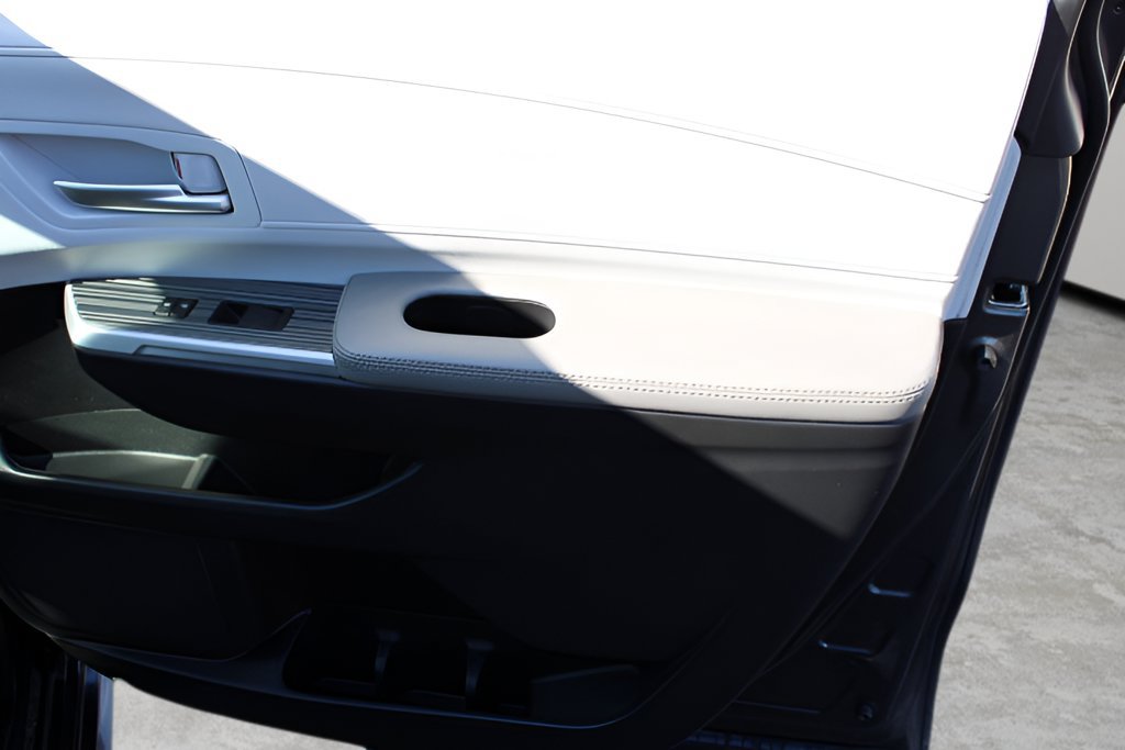 Certified 2025 Toyota Sienna XLE FWD image 24